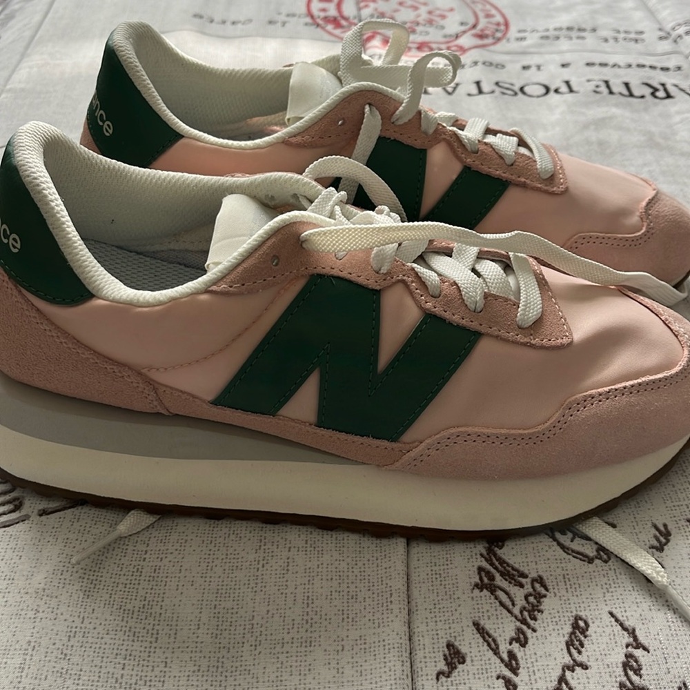 Nike New Balance 327 sneakers